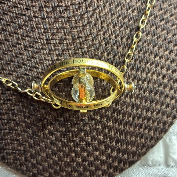 Harry Potter Time Turner Necklace like new - Picture 6 of 8